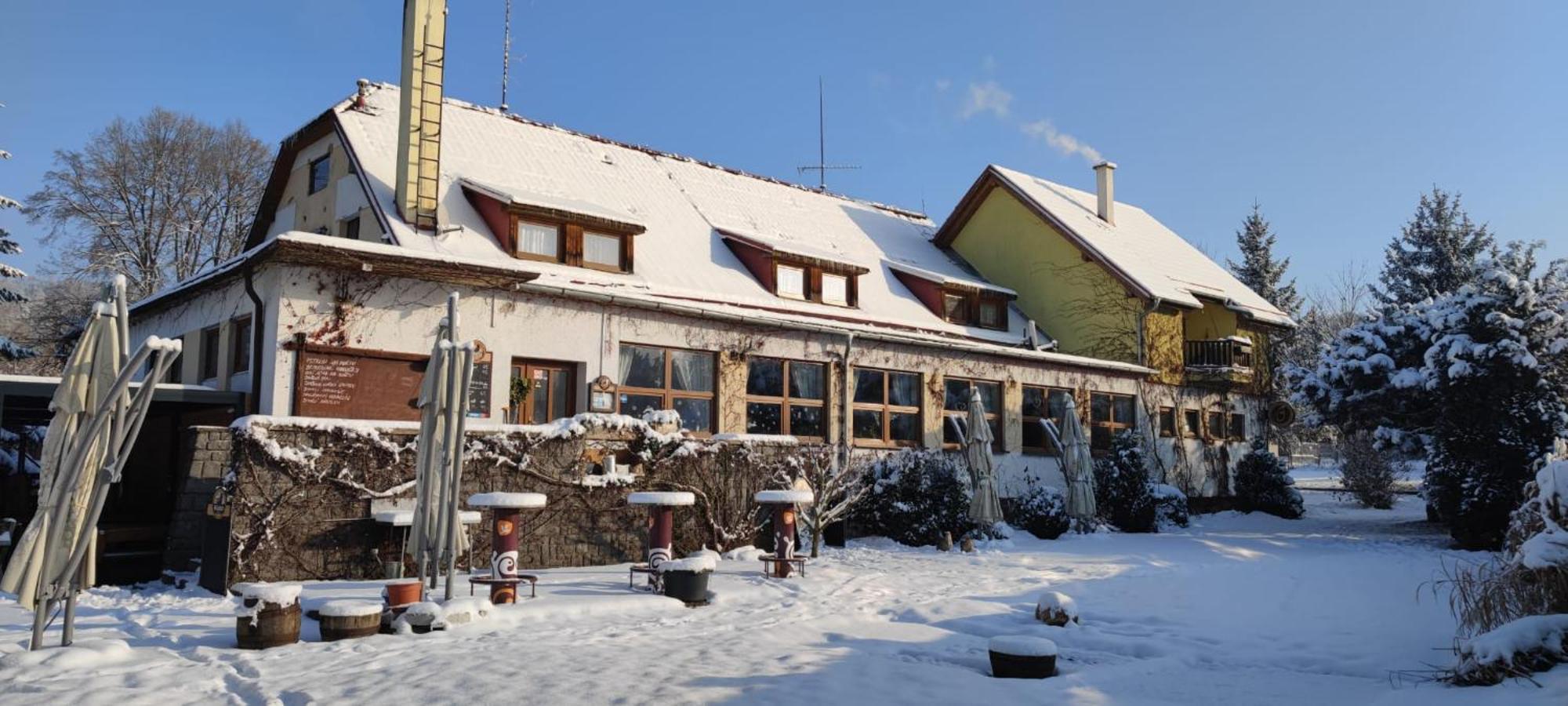 Hotel Kormoran Zlenice Exterior foto